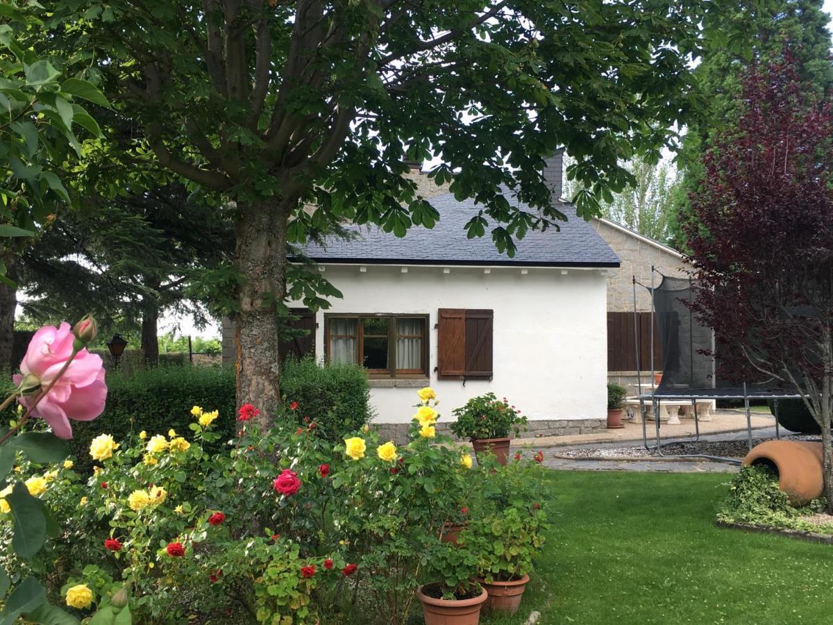 Villa Aurelia - Casa De Campo Con Jardin Y Piscina Entre Madrid Y Segovia Ortigosa del Monte Eksteriør bilde